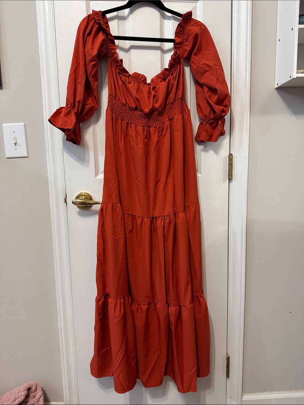 Women’s Rust Tiered Midi Dress with Puff Sleeves